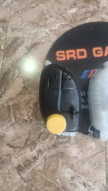 W176 Radyatör Yedek Su Deposu Sıfır İthal 2465000049
