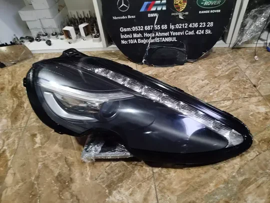 Aston Martin Rapid Sağ Far Cam Yapılmıştır