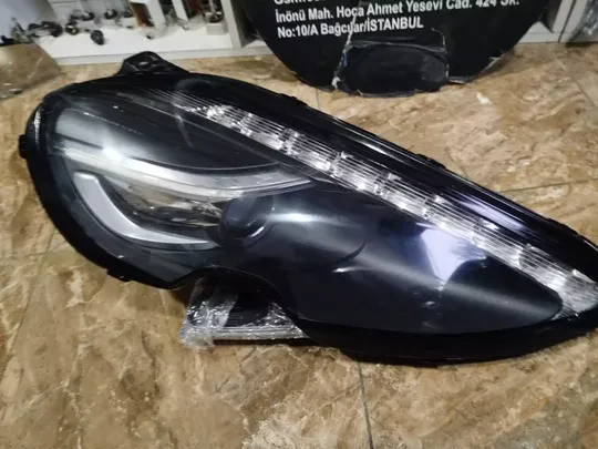 Aston Martin Rapid Sağ Far Cam Yapılmıştır