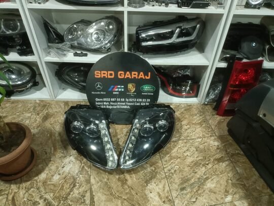 Aston Martin Vantage Sağ Sol Far