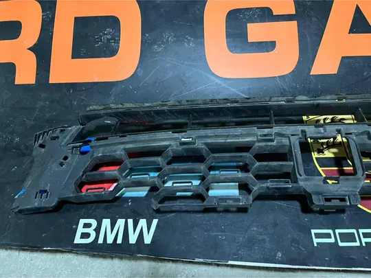 Audi A3 2021-23 Ön Tampon Izgarası Çıkma Orj 8Y0807647A