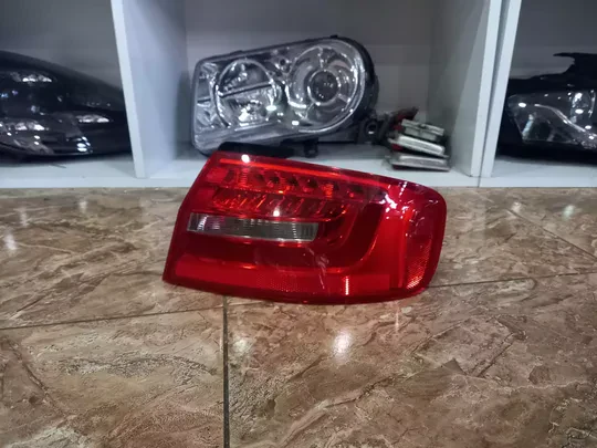 Audi A4 Sağ LED Stop 01091604