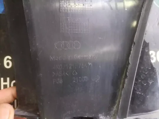Audi A6 S6 2020- Sağ Hava Kanalı Braketi 4K0121764