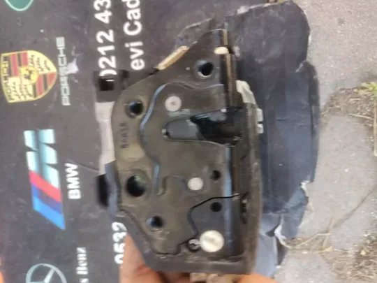Audi Q7 Kapı Kilidi Motoru Sağ Arka Çıkma Orjinal 8k0839016