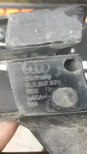 Audi Q7 Sağ Sis Kapağı 4L0807676