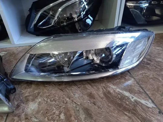 Audi Q7 Zenon Sag Sol Far