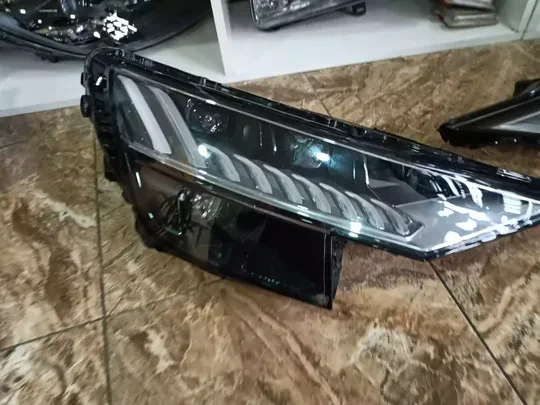 Audi Q8 Sağ Sol Matrix LED Far