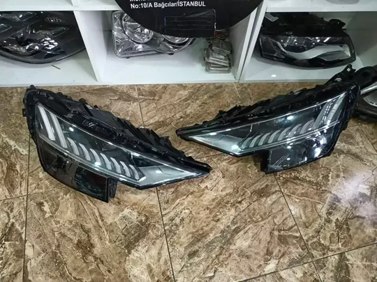 Audi Q8 Sağ Sol Matrix LED Far