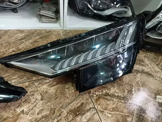 Audi Q8 Sağ Sol Matrix LED Far