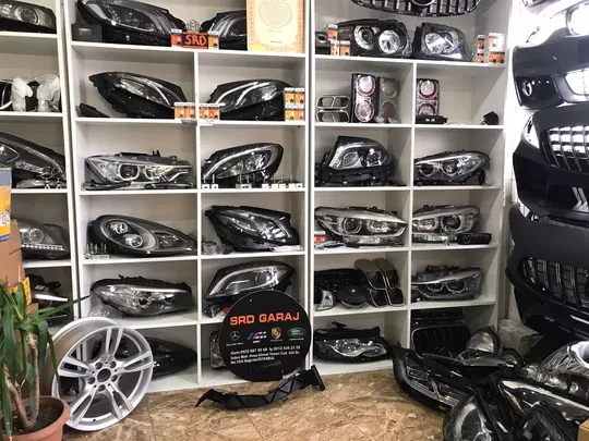 BMW 1 Serisi E87 Sağ Far Alt Braketi 51647120824