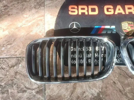 BMW 1 Serisi F20 LCI Krom Siyah Panjur Çıkma Orj 7371747 7371748