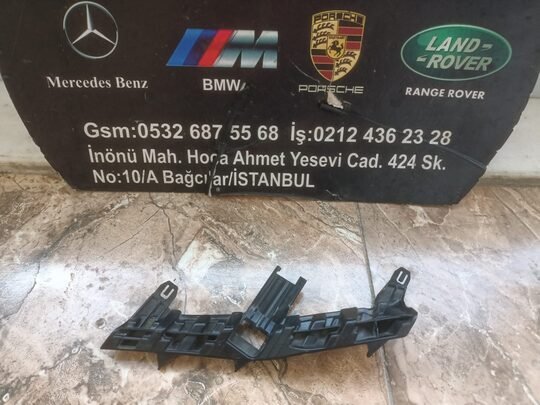 BMW 1 Serisi F40 Sağ Far Alt Ayağı