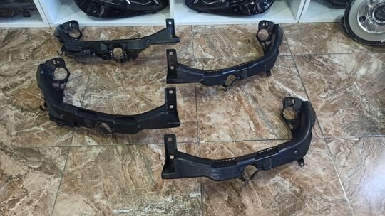BMW 3 Serisi E90 LCI Sağ Sol Far Braketi