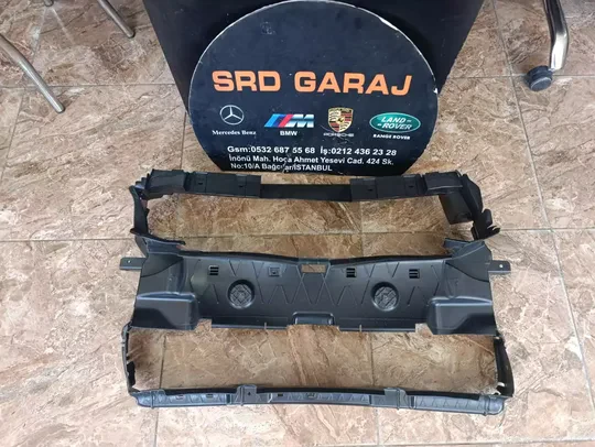 BMW 3 Serisi G20 Radyatör Hava Kanalı Üst 7455961