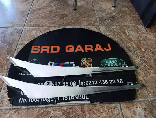 BMW 4 Serisi G22 Sağ Far Kaşı Sıfır Logolu
