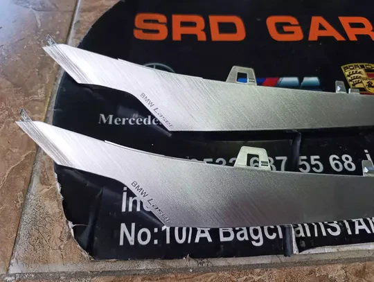 BMW 4 Serisi G22 Sağ Far Kaşı Sıfır Logolu