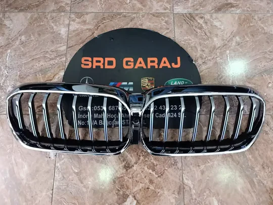 BMW 5 Serisi G30 LCI M-Tech Krom Siyah Kameralı 2020- Panjur 9852284