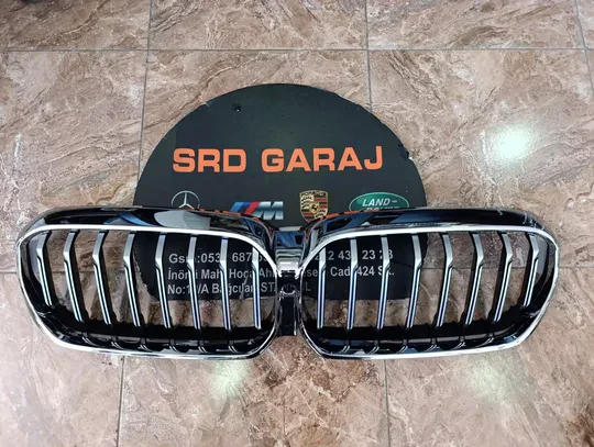 BMW 5 Serisi G30 LCI M-Tech Krom Siyah Kameralı 2020- Panjur 9852284