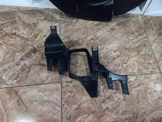 BMW 7 Serisi E65 E66 Sağ Far Alt Braketi 161698