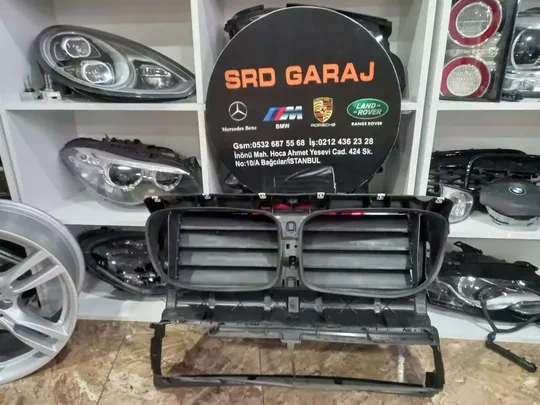 BMW 7 Serisi F01 F01LCİ F02 F02LCİ Ön Maske 51747187290
