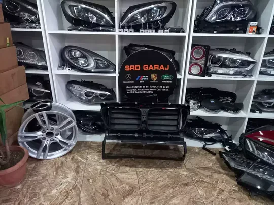BMW 7 Serisi F01 F01LCİ F02 F02LCİ Ön Maske 51747187290