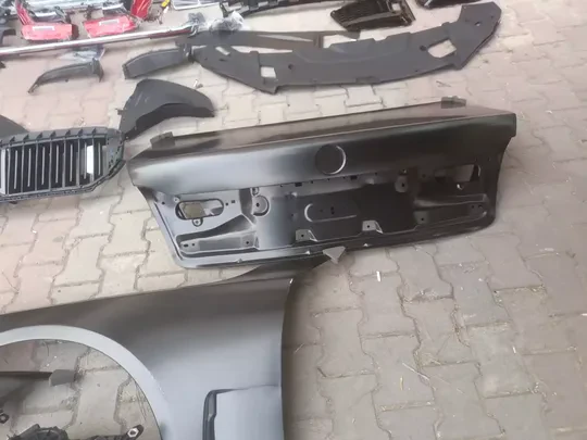 BMW 7 Serisi F01 F02 G11 G12 Dönüşüm Bagaj Kapağı