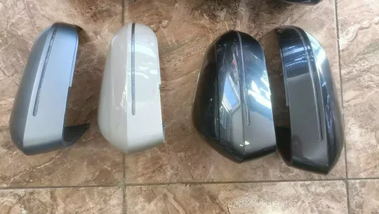 BMW 7 Serisi G70 Sağ Sol Boyalı Ayna Kapakları Sinyaller Üzerinde