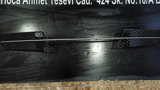 BMW E60 E61 5 Serisi Ön Tampon Alt Izgara Kapak Ve Şerit 7178096