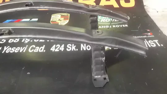 BMW E90 Ön Tampon Demiri