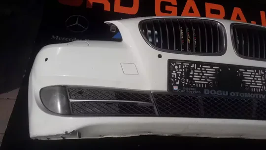 BMW F10 2010 2013 Çıkma Beyaz Dolu Ön Tampon