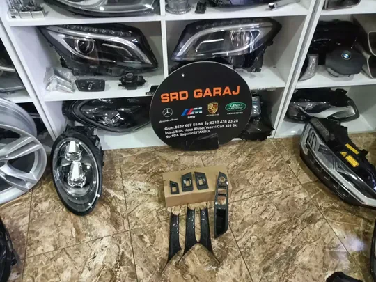 BMW F10 5 Serisi Kapı İç Kolçak Set Karbon