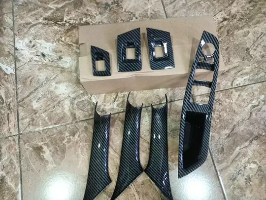 BMW F10 5 Serisi Kapı İç Kolçak Set Karbon