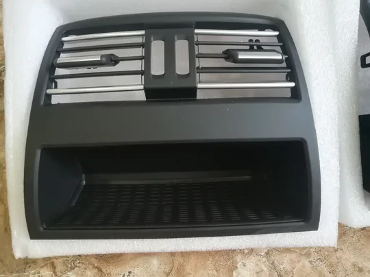 BMW F10 Arka Orta Havalandırma Izgarası