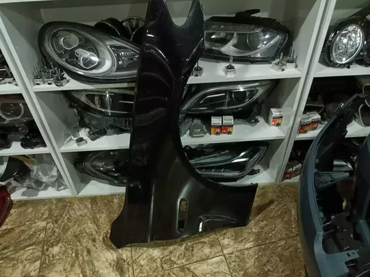 BMW F10 F11 Sağ Çamurluk Siyah