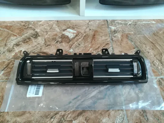 BMW F10 Havalandırma Izgarası Orta