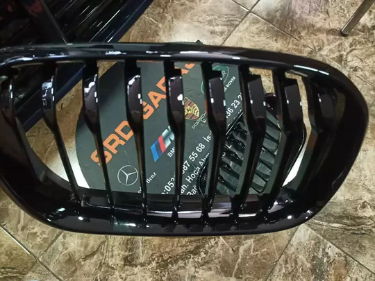BMW F20 2011 2015 Ön Panjur Pıano Blac Takım
