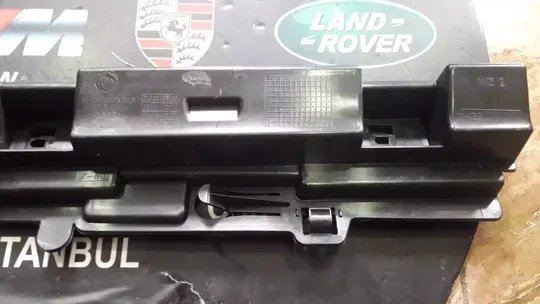 BMW F30 Marşpiyel Braketi 7256915