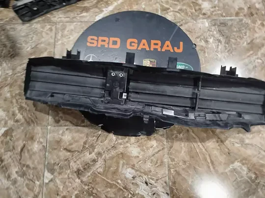BMW g22 g23 Alt Maske Hava Kanalı Motoru Üstünde 5a1e916-02 8071320