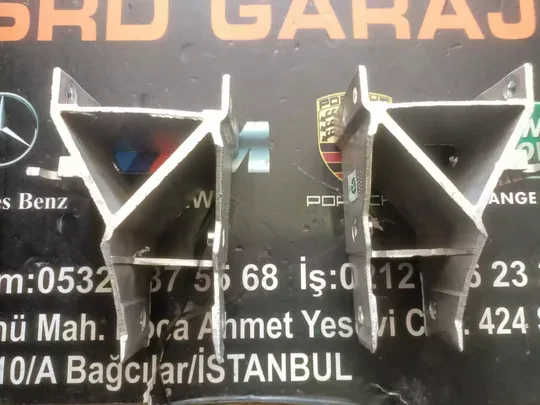 BMW G30 G11 Sağ Sol Tampon Demiri Ayağı 7357216 7357215