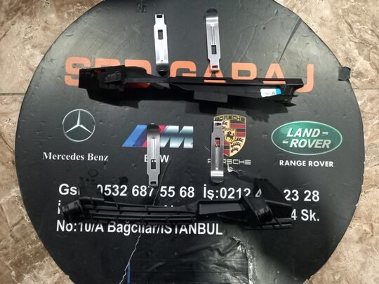 BMW G30 Sağ Sol Far Alt Ayağı 7215278-277