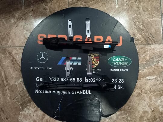 BMW G30 Sağ Sol Far Alt Ayağı 7215278-277