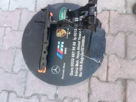 BMW G70 Sağ Far Yuva Sacı Sıfır Orjinal 9464028
