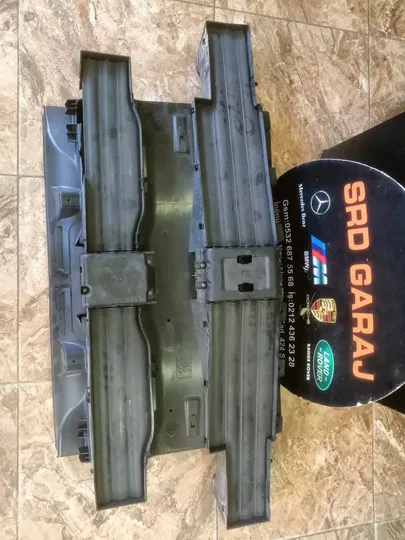 BMW Z4 G29 Hava Kanalı Çıkma Orjinal 5A22378-02 Hasar Altta Kalıyor