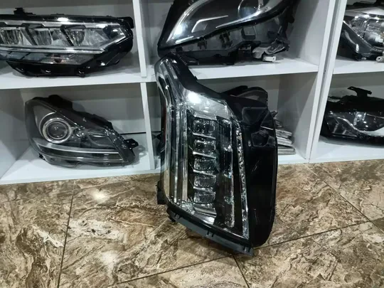 Cadillac Escalade Matrix LED Far Sag 23235749