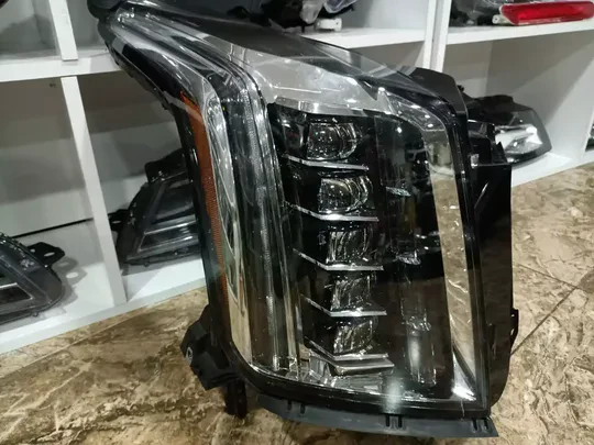 Cadillac Escalade Matrix LED Far Sag 23235749