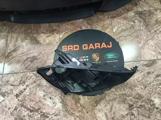 Jaguar Xe Sağ Far Kasası 2015-18