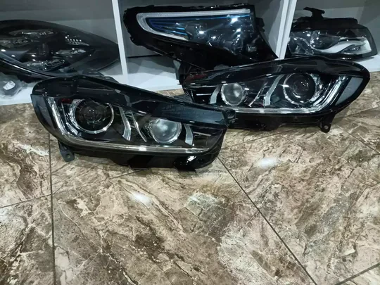 Jaguar Xe Sag Sol LED Zenon Far