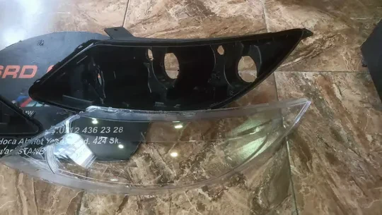 Kia Sportage Sağ-Sol Far Camı Ve Kasası