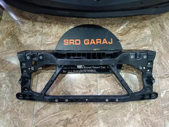 Land Rover Defender 2020 2024 Ön Panel LR132180
