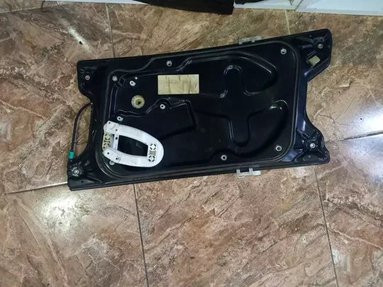 Land Rover Discovery Ön Sol Cam Mekanizması AH2223201AB